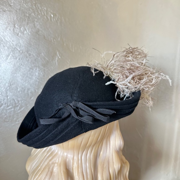 GLAMOROUS 1930S\' BLACK FELT HAT WITH WAVY TRIPLE BRIM + OSTRICH FEATHERS main image 12